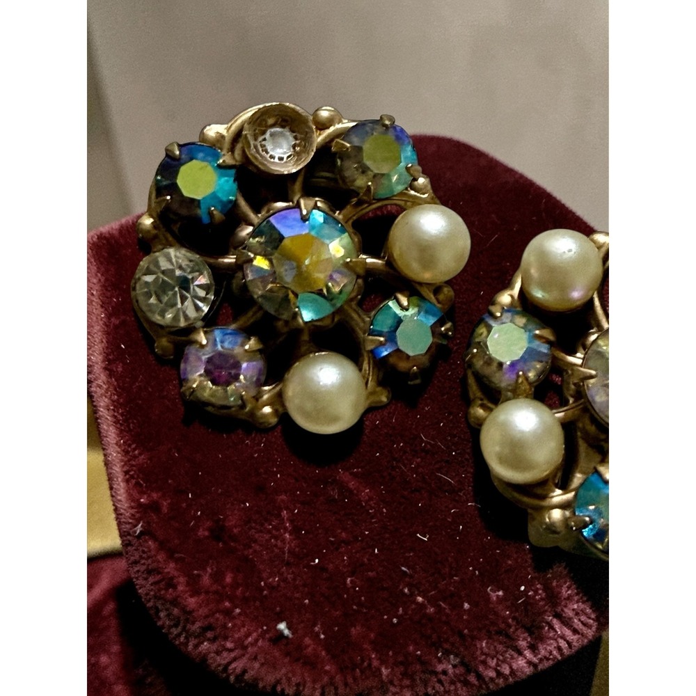 Vintage Blue AB Rhinestone Faux Pearl Gold Tone Clip On Cluster Earrings - Picture 6 of 6